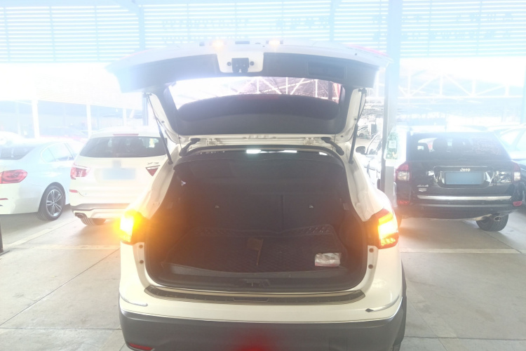 日产 逍客 2017款 2.0L CVT智享版 国V机舱底盘23