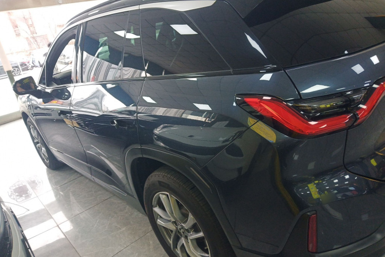 蔚来ES6 2020款 600KM 运动版车身外观4