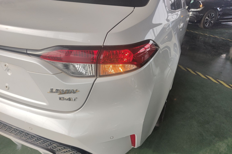 丰田 雷凌 2021款 185T CVT运动版车身外观9