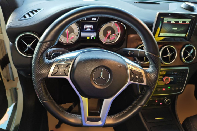 奔驰GLA(进口) 2015款 GLA 260 4MATIC局部细节13