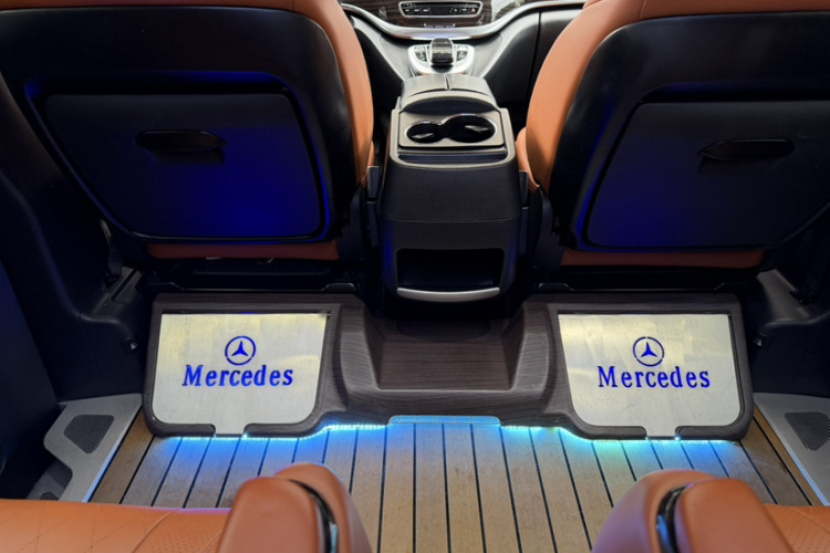 奔驰V级 2018款 V 260 领航版 国VI中控内饰7014