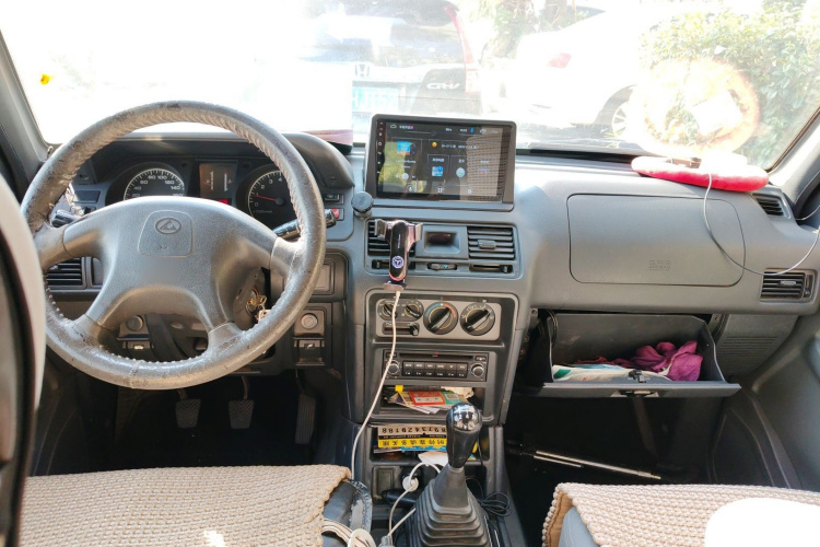 猎豹汽车 猎豹6481 2009款 2.2L 手动两驱中控内饰7002
