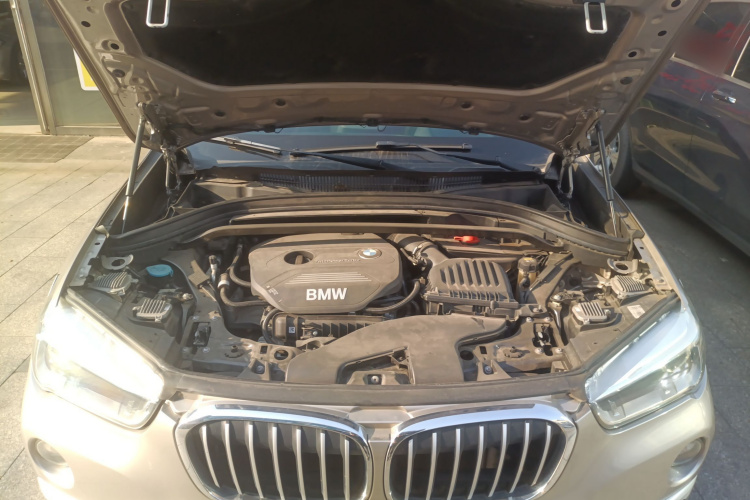 宝马X1 2019款 sDrive18Li 尊享型机舱底盘24