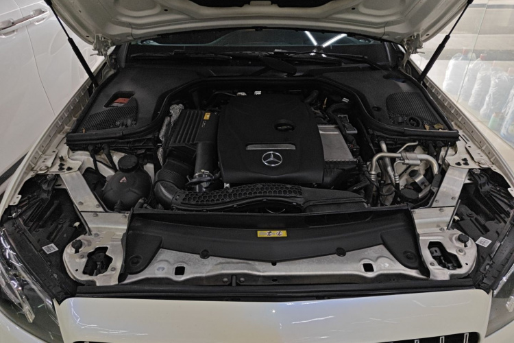 奔驰E级(进口) 2019款 E 200 轿跑车机舱底盘24