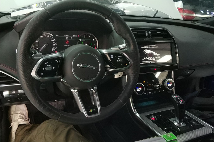 捷豹XEL 2020款 2.0T 200PS R-DYNAMIC S进取运动版中控内饰12