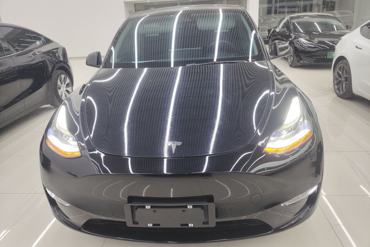 特斯拉 Model Y 2022款 长续航全轮驱动版车身外观2