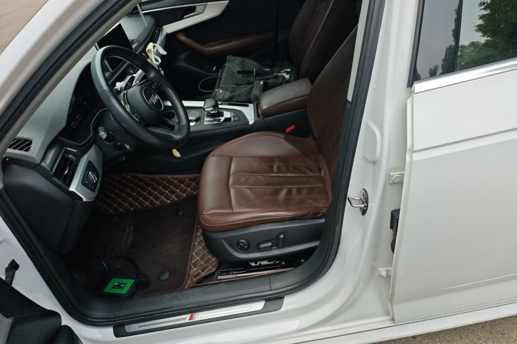 奥迪A4L 2018款 30周年年型 40 TFSI 时尚型中控内饰19