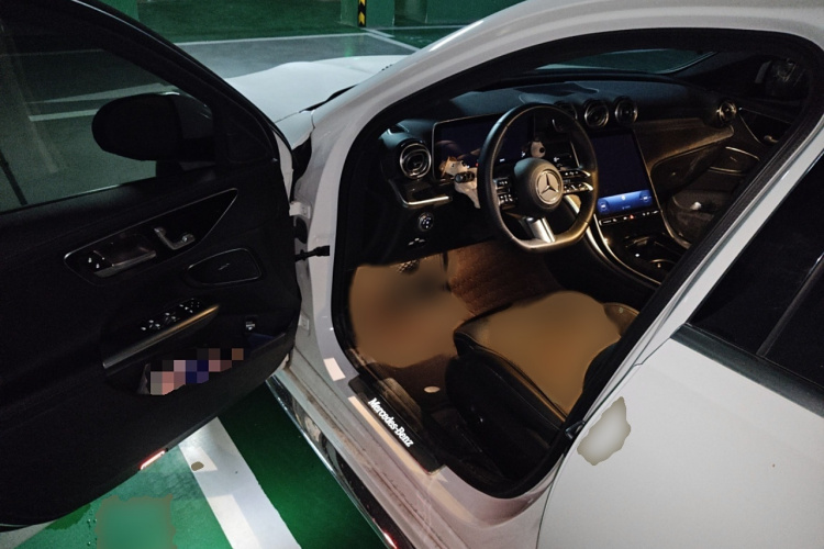 奔驰C级 2023款 改款 C 260 L 运动版中控内饰7003