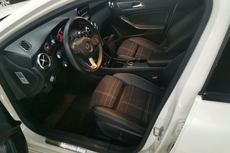 奔驰A级(进口) 2016款 A 200 时尚型局部细节19