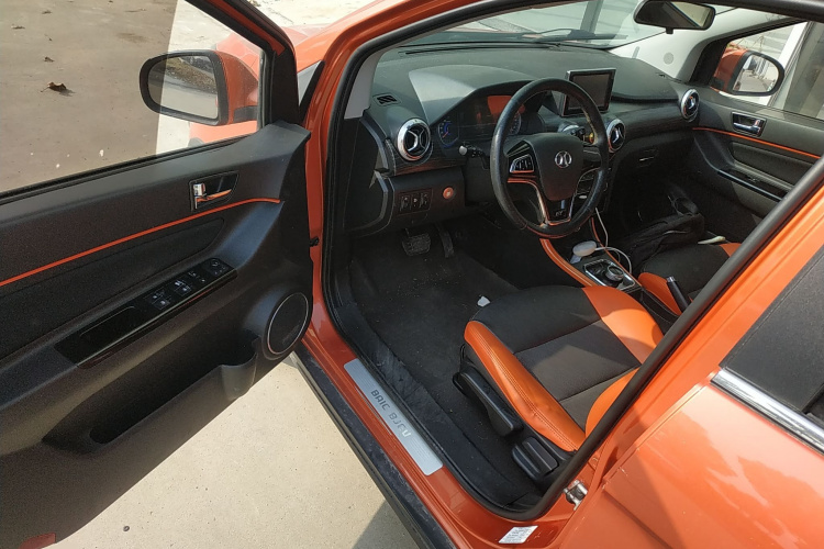 北汽新能源EX 2018款 EX360 新尚版中控内饰7003