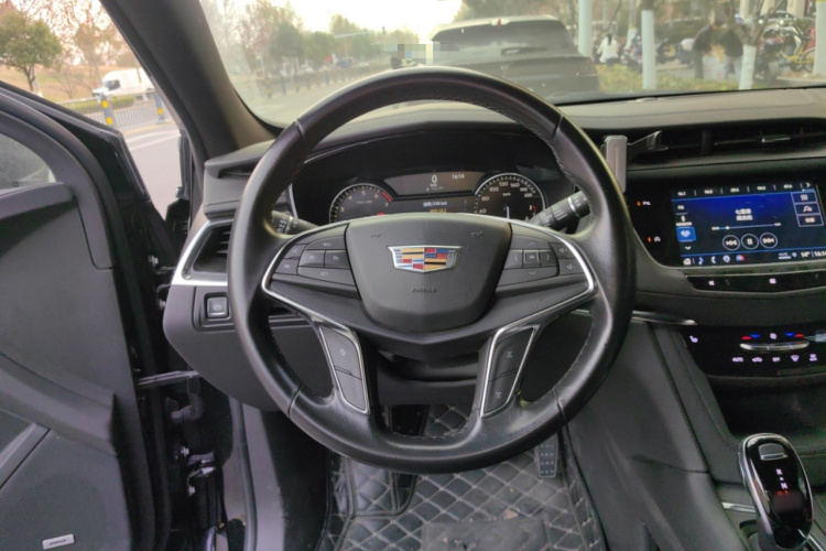 凯迪拉克XT5 2021款 28T 豪华型中控内饰13