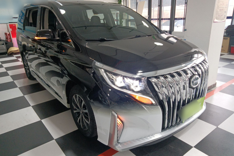 广汽传祺 传祺M8 2023款 领秀系列 390T 尊享版车身外观3