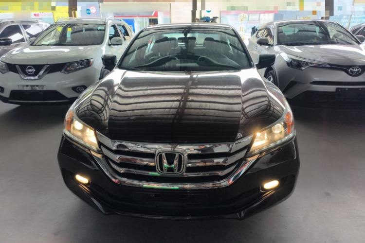 本田 雅阁 2015款 2.0L LX 舒适版车身外观2