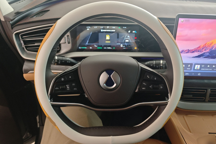 腾势D9 2024款 DM-i 980 四驱尊贵型中控内饰13