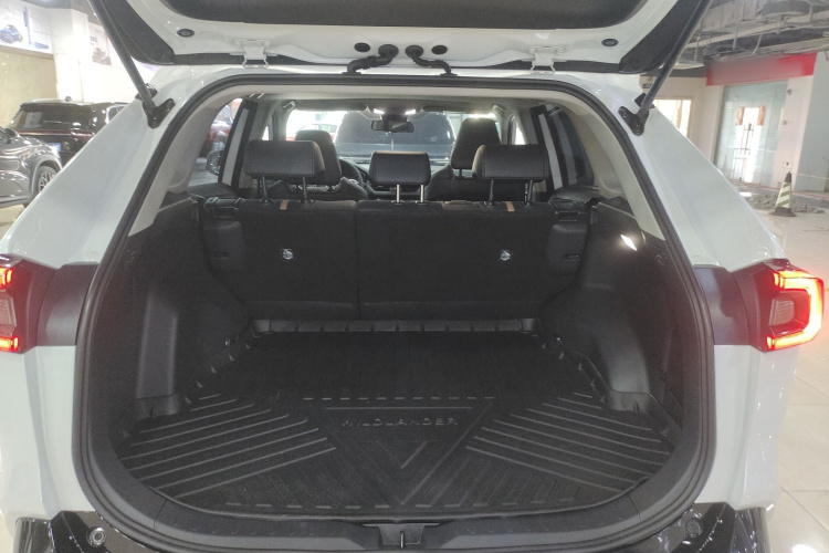 丰田 威兰达 2024款 2.0L CVT两驱都市版机舱底盘23