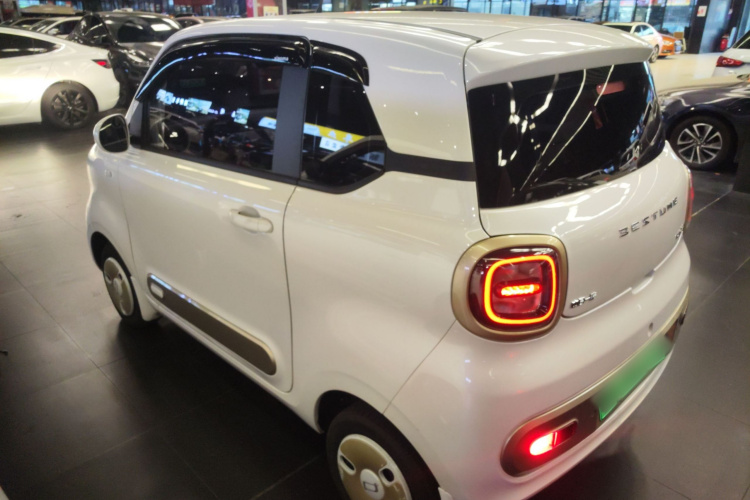 奔腾小马 2025款 222km 灵动马车身外观4