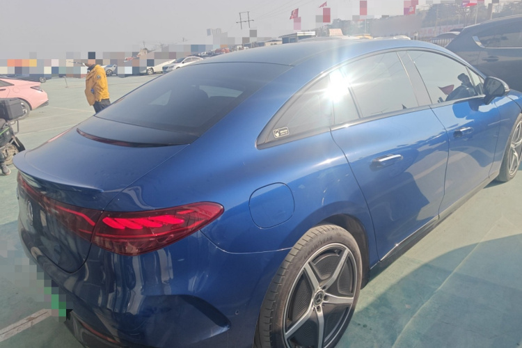 奔驰EQE 2022款 350 先型特别版车身外观7