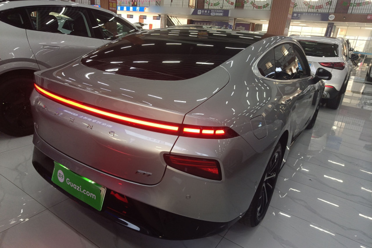 小鹏P7 2021款 480N车身外观7