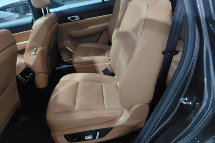 理想汽车 理想ONE 2021款 增程6座版中控内饰7004