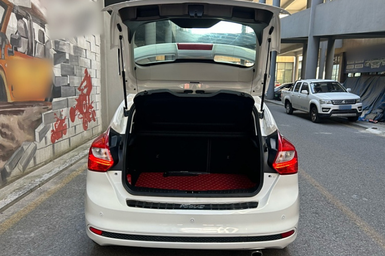 福特 福克斯 2012款 两厢 2.0L 自动豪华运动型中控内饰7009