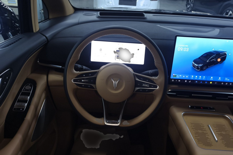 岚图汽车 岚图梦想家 2025款 PHEV 四驱尊贵鲲鹏版中控内饰13