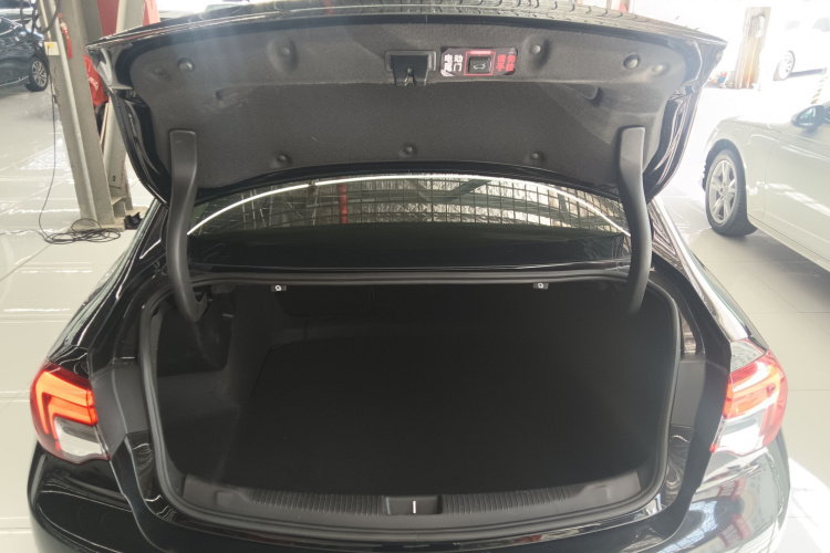 别克 君威 2023款 652T 智享型机舱底盘23