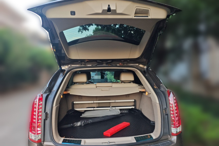 凯迪拉克SRX 2014款 3.0L 精英型中控内饰23