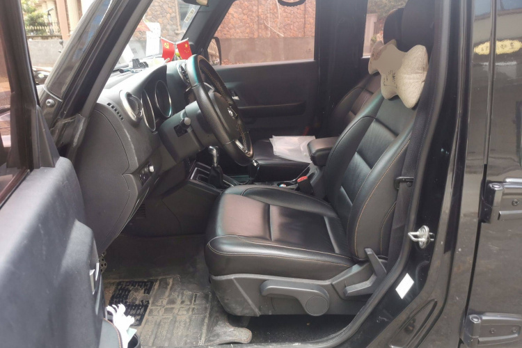 北京BJ40 2017款 40L 2.3T 自动四驱环塔冠军版局部细节19