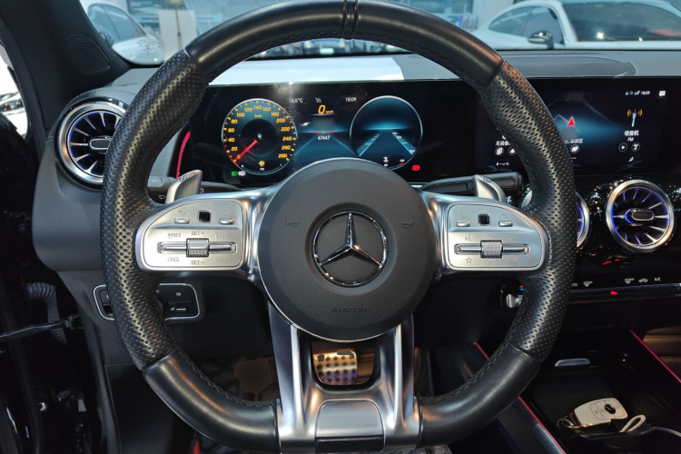 奔驰GLB AMG 2021款 改款 AMG GLB 35 4MATIC中控内饰13