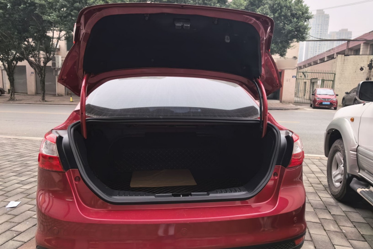 福特 福克斯 2012款 三厢 1.6L 自动风尚型机舱底盘23