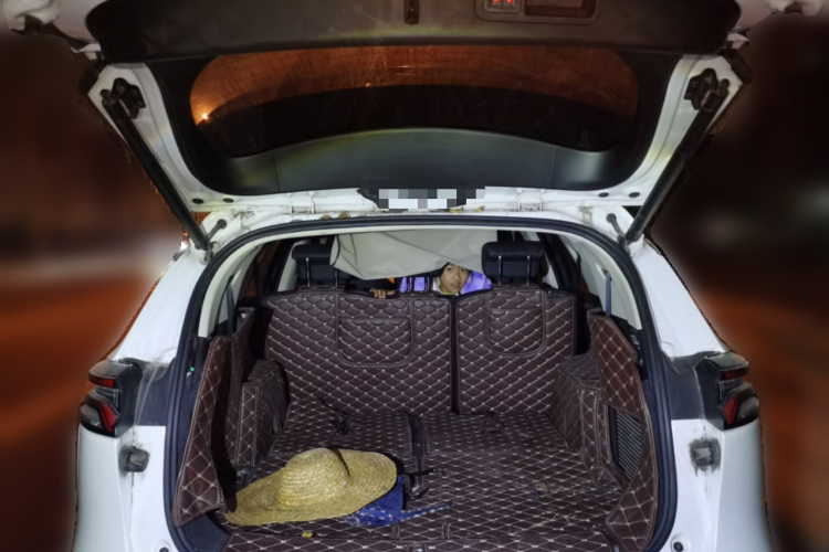 比亚迪 唐 2018款 2.0T 自动智联尊荣型 7座 国V局部细节23