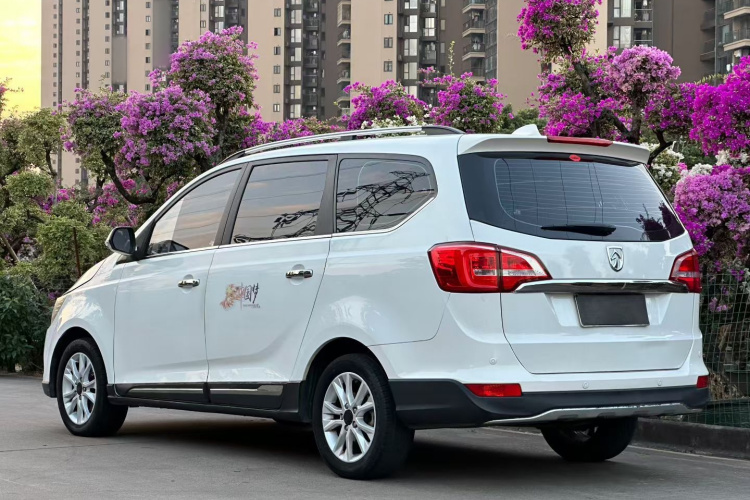 宝骏730 2016款 1.5L 手动豪华型 7座车身外观6008
