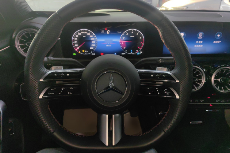 奔驰A级 2024款 改款 A 200 L 时尚型中控内饰13