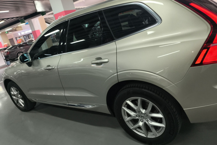 沃尔沃XC60 2021款 T5 四驱智逸豪华版车身外观4