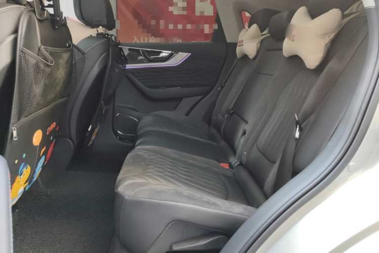 红旗HS5 2022款 2.0T 智联旗享四驱版中控内饰21