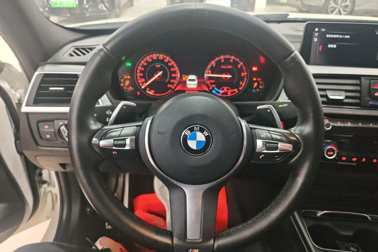 宝马3系 2019款 320i M运动曜夜版中控内饰13