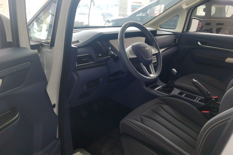 BAW北汽制造 锐胜王牌M7 2024款 1.6L 长轴创富型 7座中控内饰7002