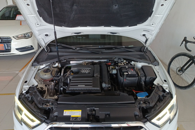奥迪A3 2019款 Sportback 35 TFSI 进取型 国V机舱底盘24