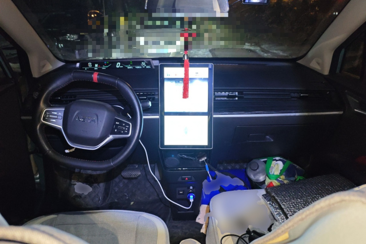 哪吒汽车 哪吒V 2021款 长续航娱乐版中控内饰12