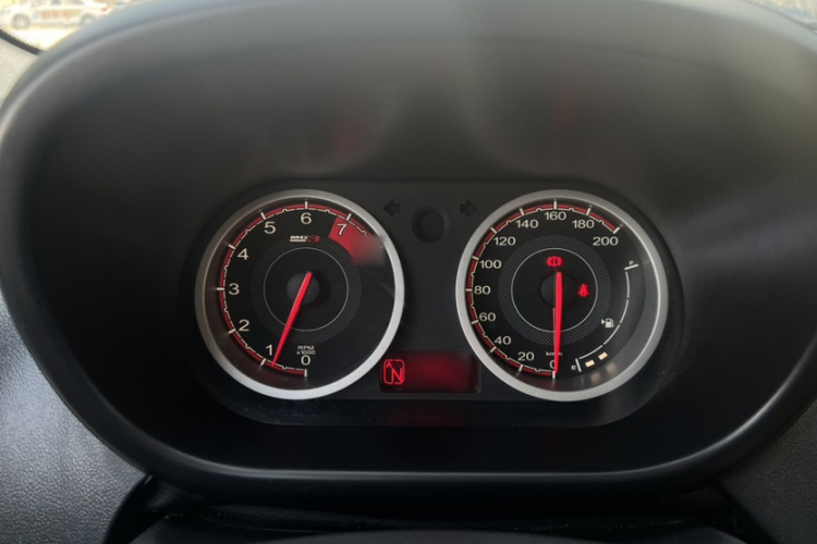 名爵3SW 2015款 1.5L AMT精英型局部细节14