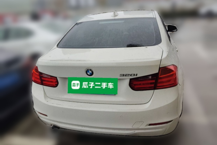 宝马3系 2014款 320i 时尚型车身外观6