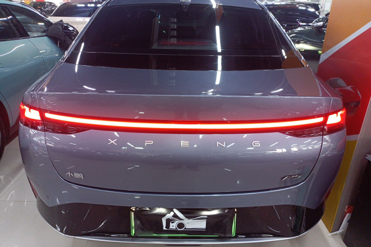 小鹏P5 2021款 550E车身外观6