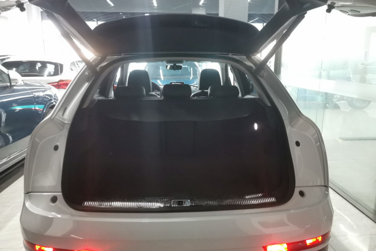 奥迪Q3 2018款 30周年年型 30 TFSI 风尚型机舱底盘23