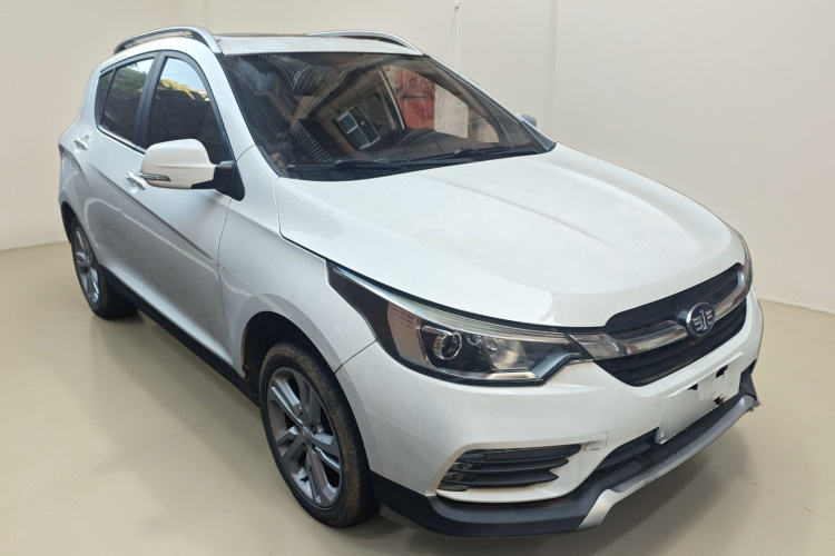 一汽 骏派D60 2017款 1.5L 手动豪华型车身外观3