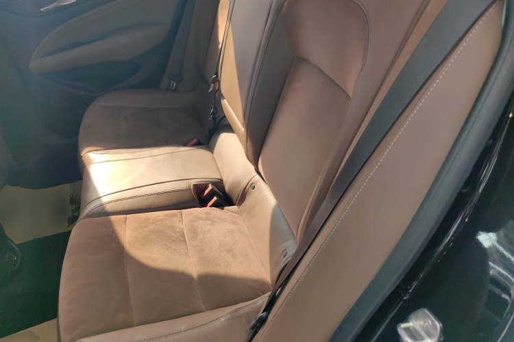 别克 君威 2017款 20T 豪华型中控内饰21