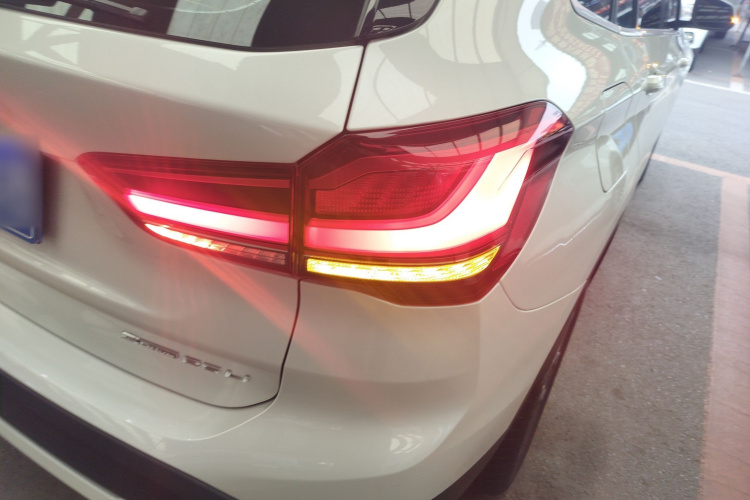 宝马X1 2022款 sDrive25Li 领先型车身外观9