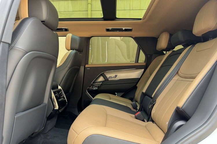 路虎 揽胜运动版 2024款 400PS Dynamic SE中控内饰7010