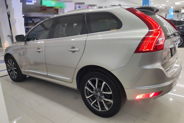 沃尔沃XC60 2016款 T5 AWD 智驭版车身外观4