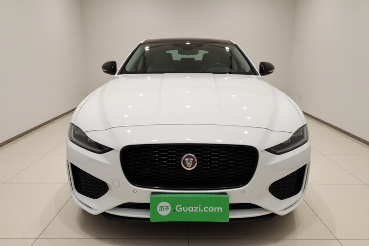 捷豹XEL 2024款 2.0T 250PS R-DYNAMIC S耀黑运动版车身外观2