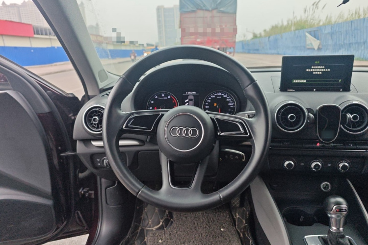 奥迪A3 2017款 Sportback 35 TFSI 进取型中控内饰13